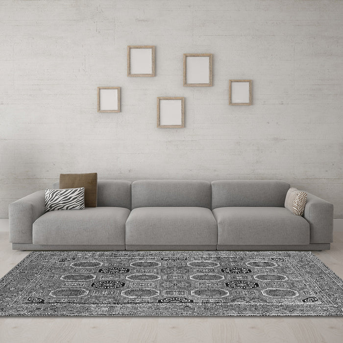 Machine Washable Oriental Gray Traditional Rug in a Living Room,, wshurb1378gry