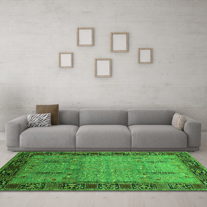Machine Washable Oriental Green Traditional Area Rugs in a Living Room,, wshurb1379grn