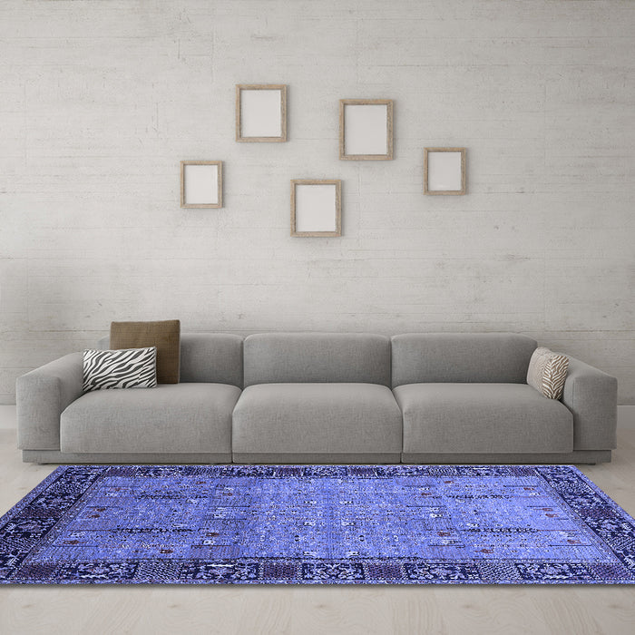 Machine Washable Oriental Blue Traditional Rug in a Living Room, wshurb1379blu