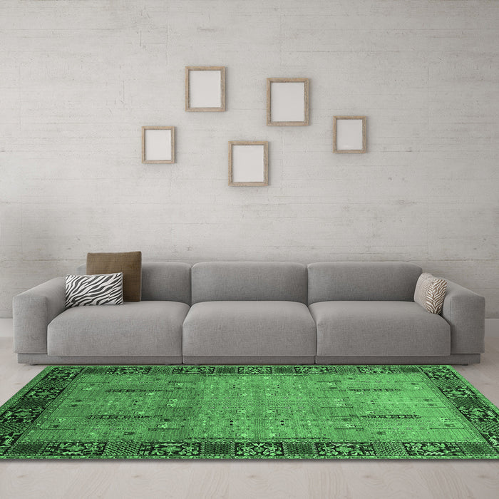 Machine Washable Oriental Emerald Green Traditional Area Rugs in a Living Room,, wshurb1379emgrn