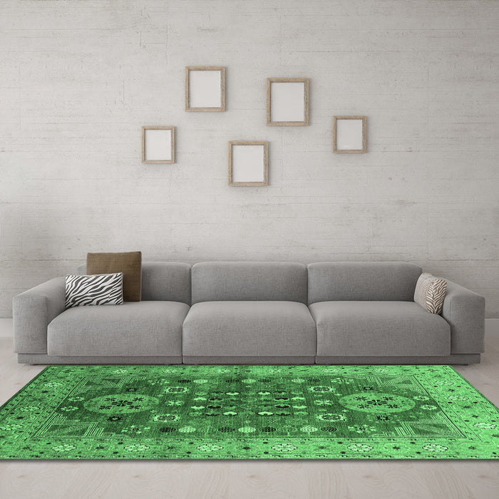 Machine Washable Oriental Emerald Green Industrial Area Rugs in a Living Room,, wshurb1380emgrn