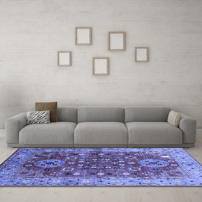 Machine Washable Oriental Blue Industrial Rug in a Living Room, wshurb1380blu