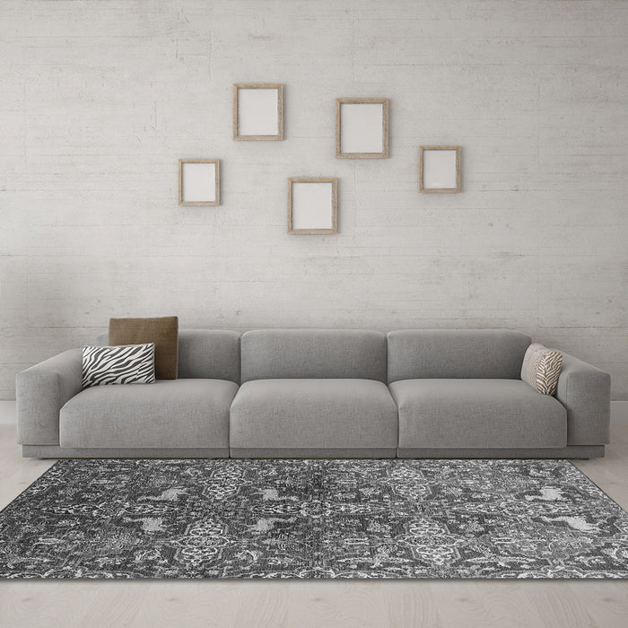 Machine Washable Oriental Gray Industrial Rug in a Living Room,, wshurb1381gry