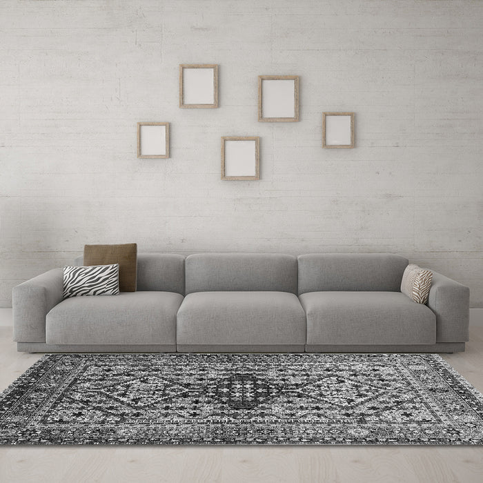 Machine Washable Oriental Gray Industrial Rug in a Living Room,, wshurb1384gry