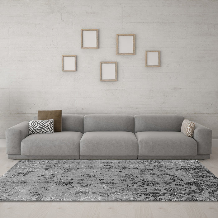 Machine Washable Oriental Gray Industrial Rug in a Living Room,, wshurb1395gry