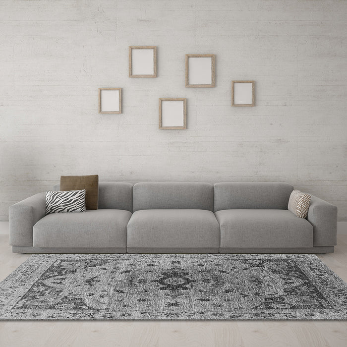 Machine Washable Oriental Gray Industrial Rug in a Living Room,, wshurb1397gry