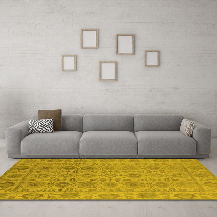 Machine Washable Oriental Yellow Industrial Rug in a Living Room, wshurb1401yw