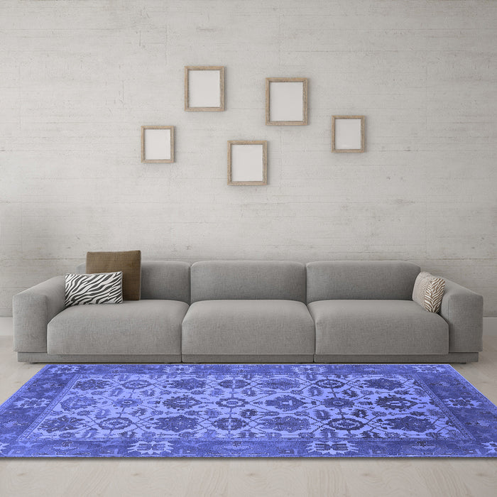 Machine Washable Oriental Blue Industrial Rug in a Living Room, wshurb1405blu