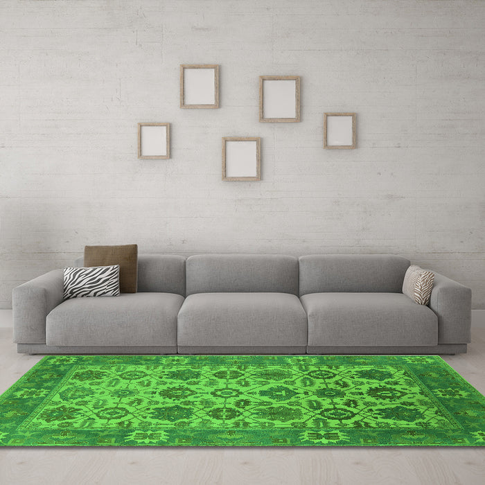 Machine Washable Oriental Green Industrial Area Rugs in a Living Room,, wshurb1405grn