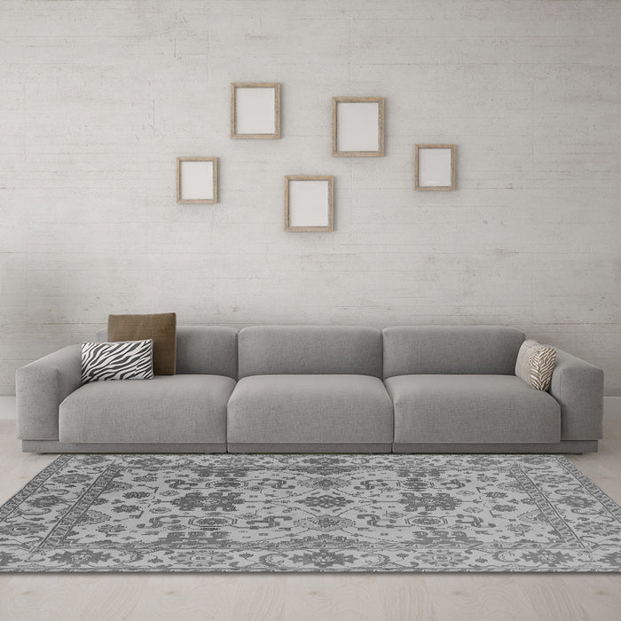 Machine Washable Oriental Gray Traditional Rug in a Living Room,, wshurb1406gry