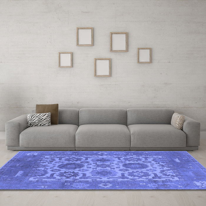 Machine Washable Oriental Blue Traditional Rug in a Living Room, wshurb1407blu