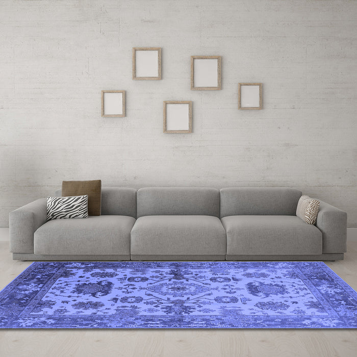 Machine Washable Oriental Blue Traditional Rug in a Living Room, wshurb1408blu