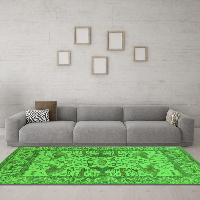Machine Washable Oriental Green Traditional Area Rugs in a Living Room,, wshurb1409grn