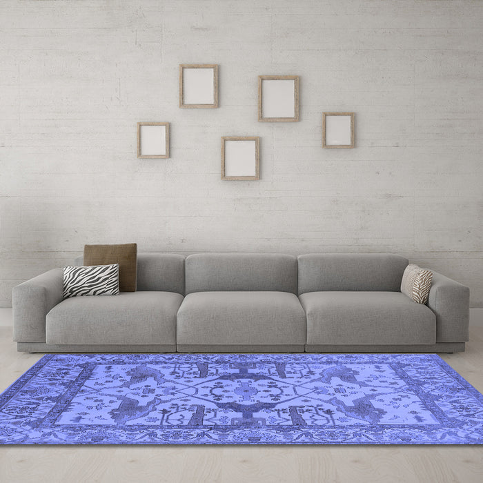 Machine Washable Oriental Blue Traditional Rug in a Living Room, wshurb1409blu