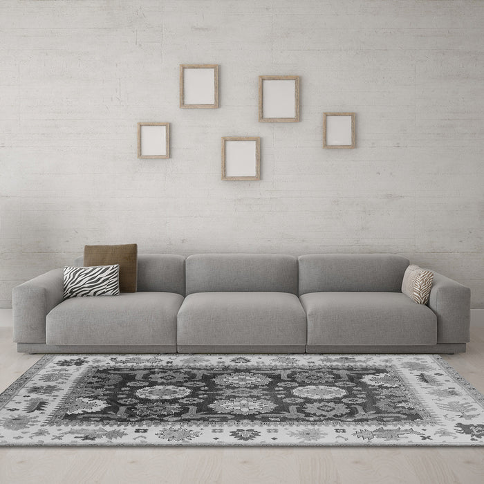 Machine Washable Oriental Gray Traditional Rug in a Living Room,, wshurb1411gry