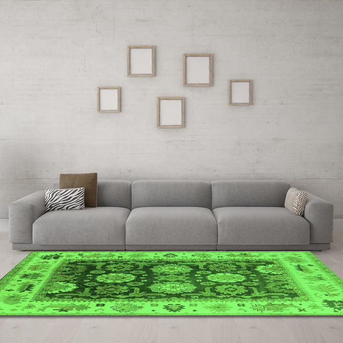Machine Washable Oriental Green Traditional Area Rugs in a Living Room,, wshurb1411grn