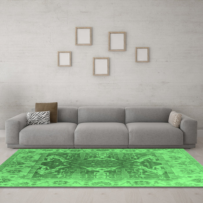 Machine Washable Oriental Emerald Green Traditional Area Rugs in a Living Room,, wshurb1413emgrn