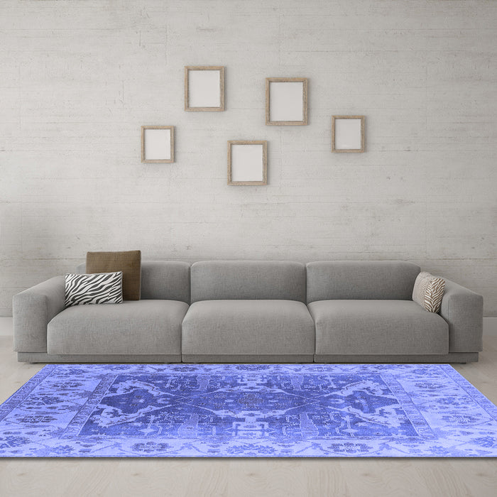 Machine Washable Oriental Blue Traditional Rug in a Living Room, wshurb1413blu