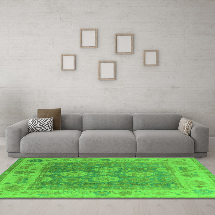 Machine Washable Oriental Green Traditional Area Rugs in a Living Room,, wshurb1416grn