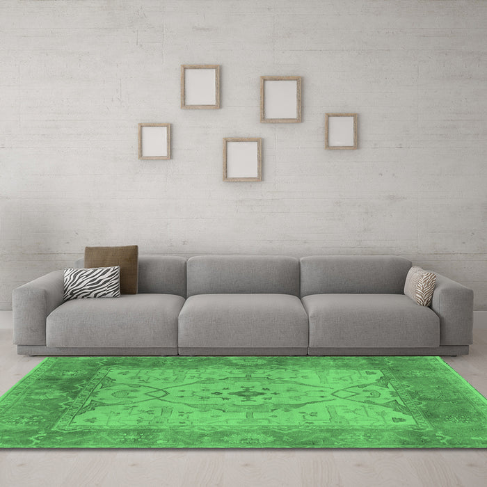 Machine Washable Oriental Emerald Green Traditional Area Rugs in a Living Room,, wshurb1418emgrn
