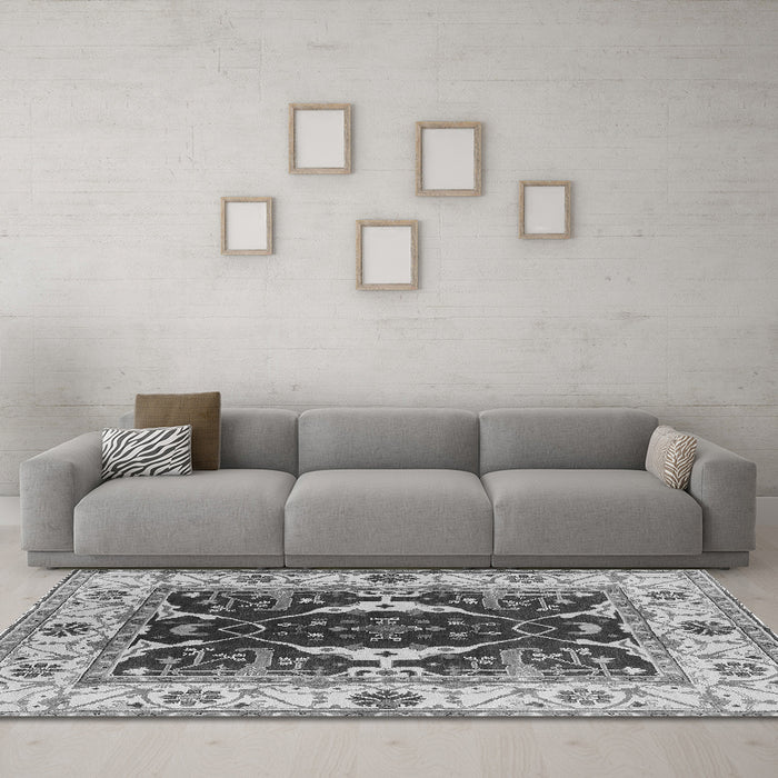 Machine Washable Oriental Gray Traditional Rug in a Living Room,, wshurb1419gry