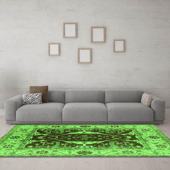 Machine Washable Oriental Green Traditional Area Rugs in a Living Room,, wshurb1419grn