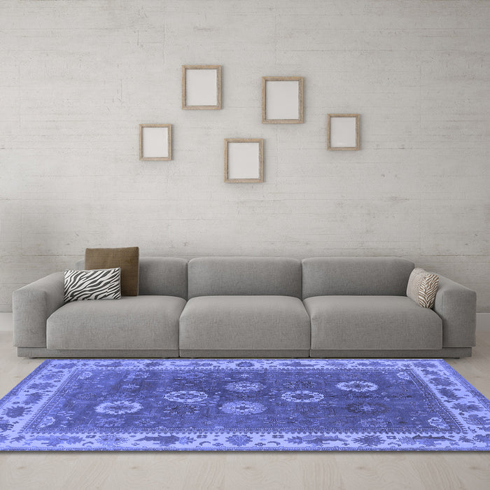 Machine Washable Oriental Blue Traditional Rug in a Living Room, wshurb1420blu