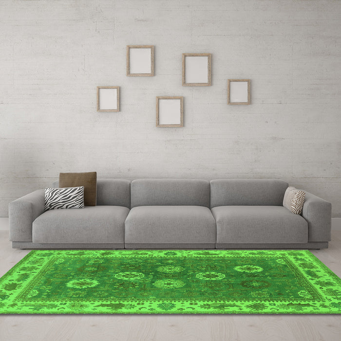 Machine Washable Oriental Green Traditional Area Rugs in a Living Room,, wshurb1420grn