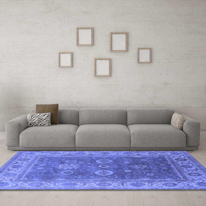 Machine Washable Oriental Blue Traditional Rug in a Living Room, wshurb1421blu