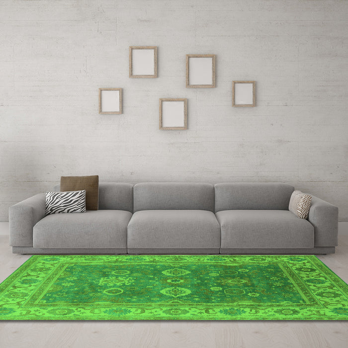 Machine Washable Oriental Green Traditional Area Rugs in a Living Room,, wshurb1421grn