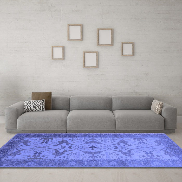 Machine Washable Oriental Blue Traditional Rug in a Living Room, wshurb1422blu