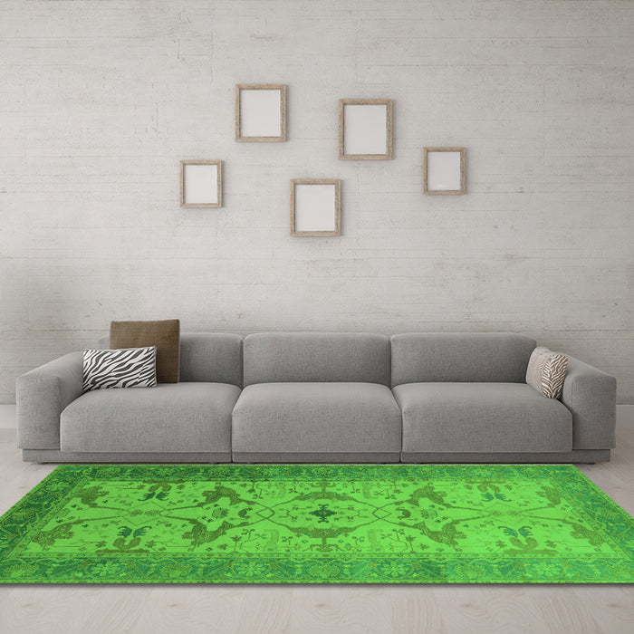 Machine Washable Oriental Green Traditional Area Rugs in a Living Room,, wshurb1422grn