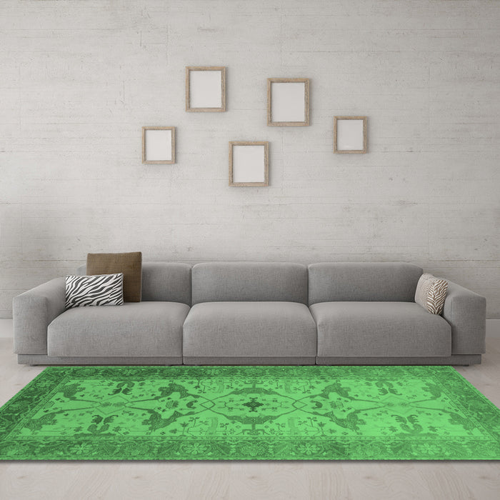 Machine Washable Oriental Emerald Green Traditional Area Rugs in a Living Room,, wshurb1422emgrn