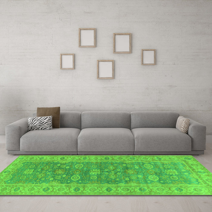 Machine Washable Oriental Green Traditional Area Rugs in a Living Room,, wshurb1423grn