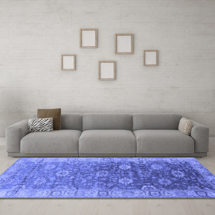 Machine Washable Oriental Blue Traditional Rug in a Living Room, wshurb1424blu