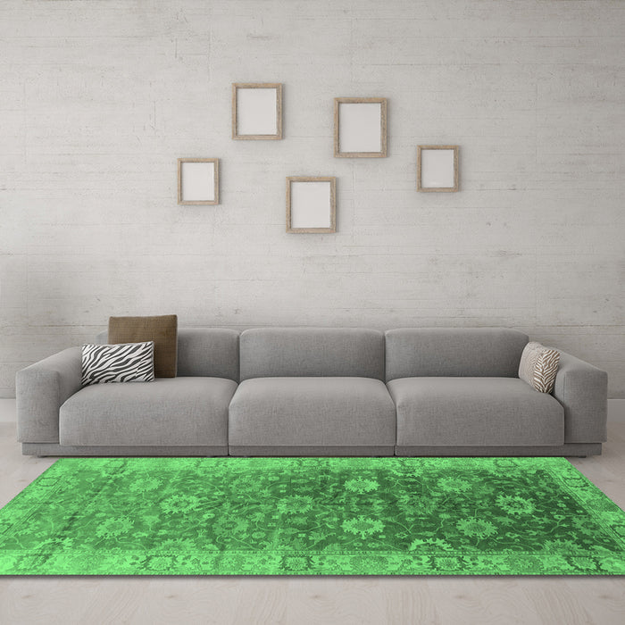Machine Washable Oriental Emerald Green Traditional Area Rugs in a Living Room,, wshurb1424emgrn