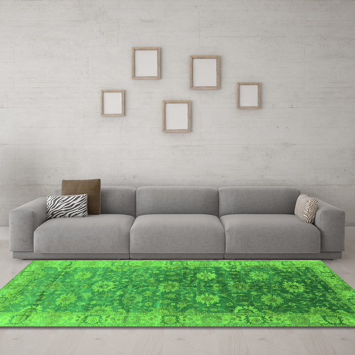 Machine Washable Oriental Green Traditional Area Rugs in a Living Room,, wshurb1424grn