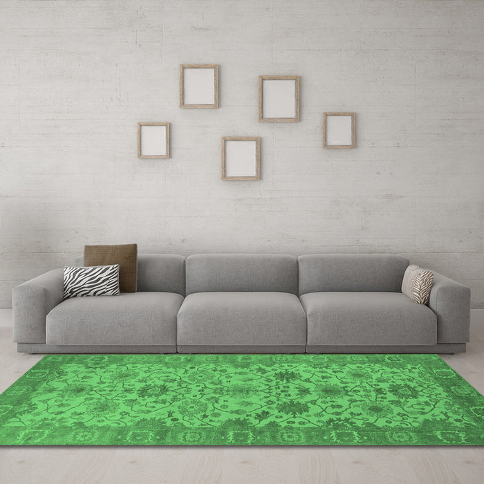 Machine Washable Oriental Emerald Green Traditional Area Rugs in a Living Room,, wshurb1425emgrn