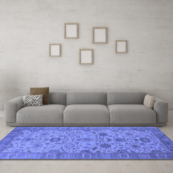 Machine Washable Oriental Blue Traditional Rug in a Living Room, wshurb1425blu