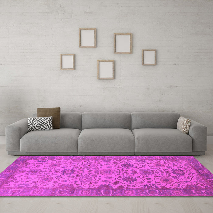 Machine Washable Oriental Pink Traditional Rug in a Living Room, wshurb1425pnk