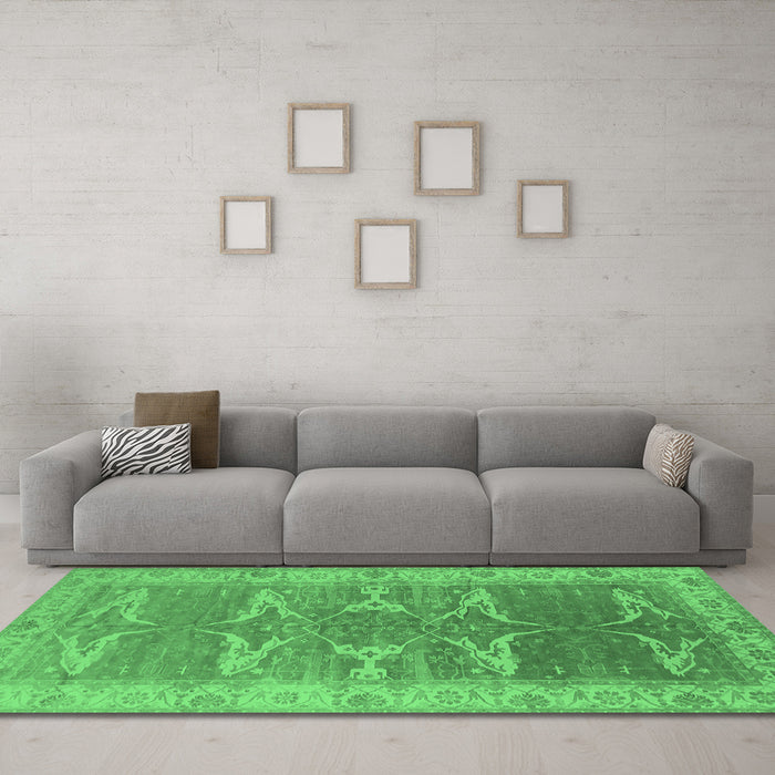 Machine Washable Oriental Emerald Green Traditional Area Rugs in a Living Room,, wshurb1426emgrn