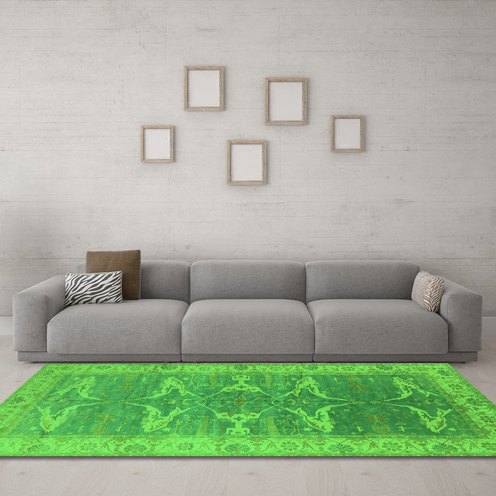 Machine Washable Oriental Green Traditional Area Rugs in a Living Room,, wshurb1426grn