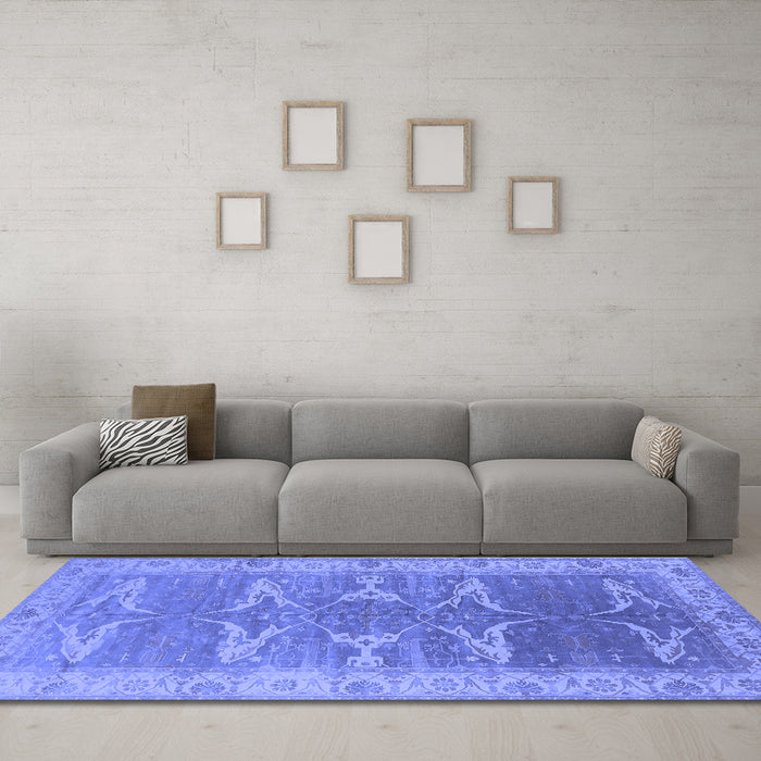Machine Washable Oriental Blue Traditional Rug in a Living Room, wshurb1426blu