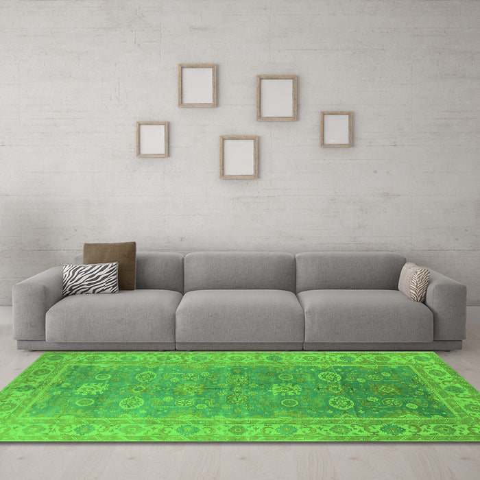 Machine Washable Oriental Green Traditional Area Rugs in a Living Room,, wshurb1427grn