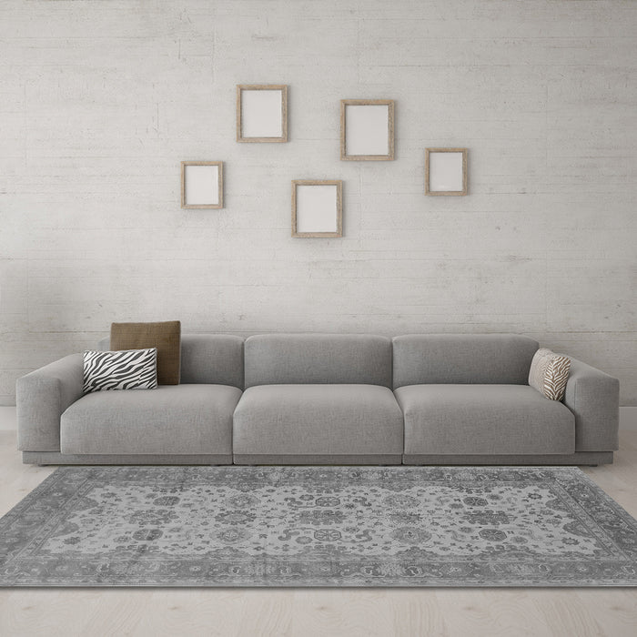 Machine Washable Oriental Gray Traditional Rug in a Living Room,, wshurb1428gry