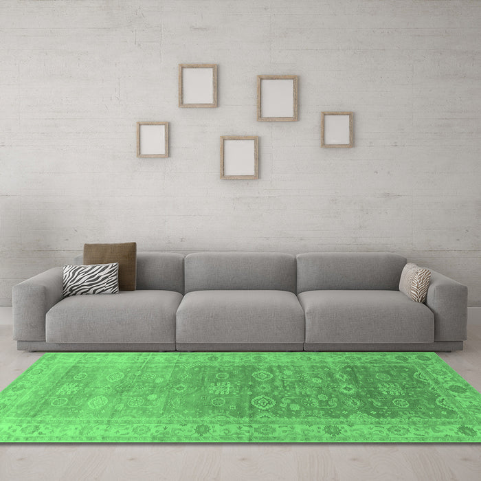 Machine Washable Oriental Emerald Green Traditional Area Rugs in a Living Room,, wshurb1429emgrn