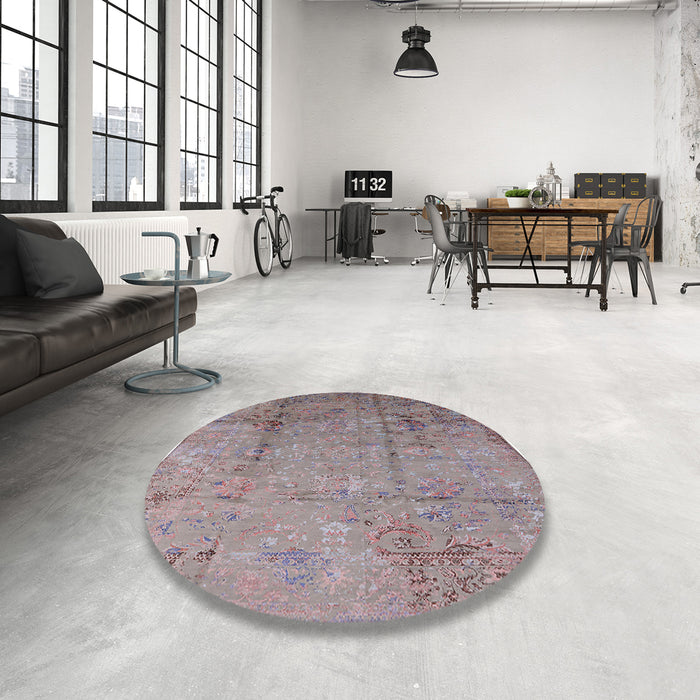 Round Mid-Century Modern Mauve Taupe Purple Oriental Rug in a Office, urb1441