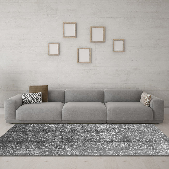 Machine Washable Oriental Gray Industrial Rug in a Living Room,, wshurb1459gry