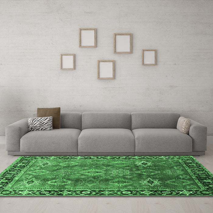 Machine Washable Oriental Emerald Green Traditional Area Rugs in a Living Room,, wshurb1467emgrn