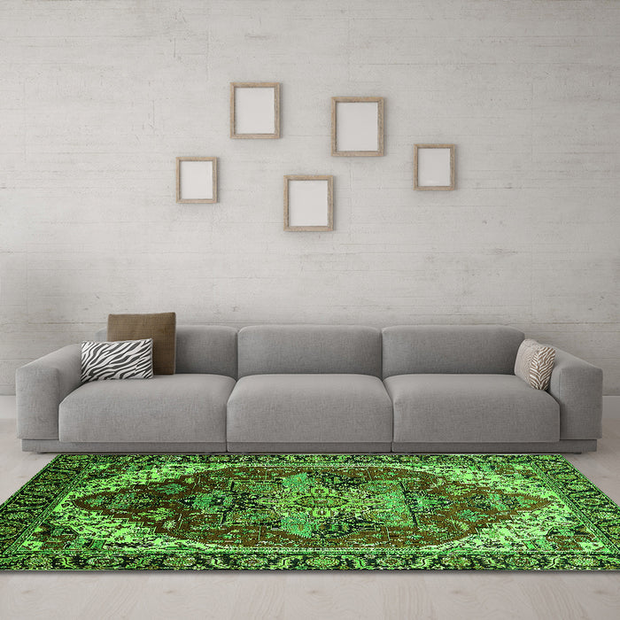 Machine Washable Persian Green Traditional Area Rugs in a Living Room,, wshurb1470grn